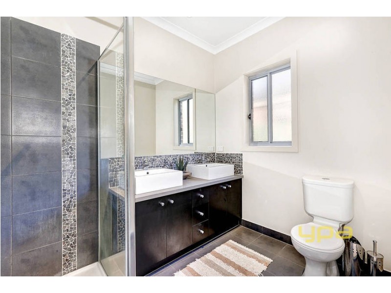 6 Pepper Tree Court, Caroline Springs VIC 3023