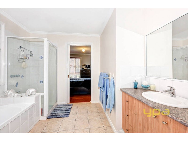 14 Saxby Court, Burnside VIC 3023