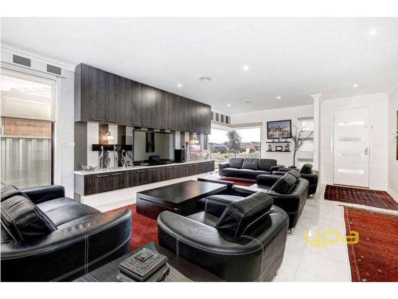 19 Barrington Circuit, Caroline Springs VIC 3023