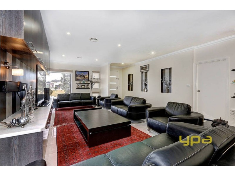 19 Barrington Circuit, Caroline Springs VIC 3023