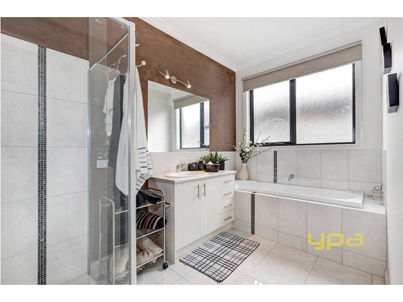 19 Barrington Circuit, Caroline Springs VIC 3023