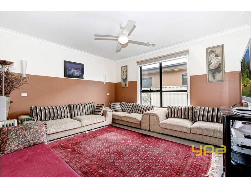 19 Barrington Circuit, Caroline Springs VIC 3023