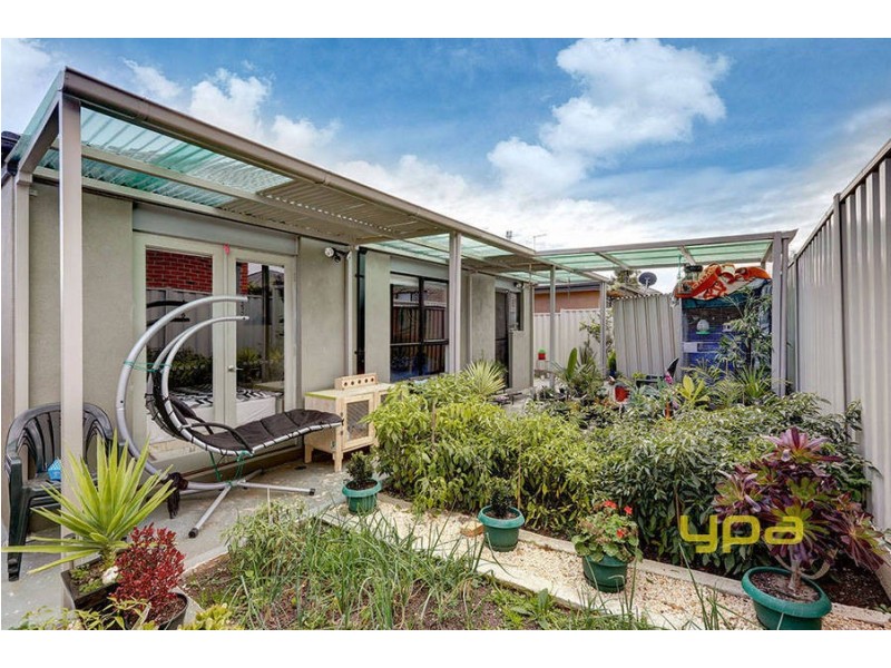 19 Barrington Circuit, Caroline Springs VIC 3023