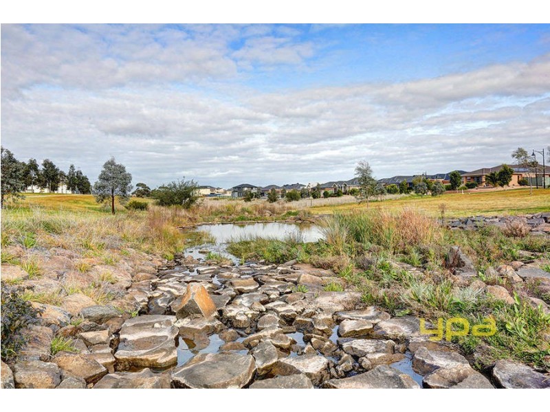 19 Barrington Circuit, Caroline Springs VIC 3023