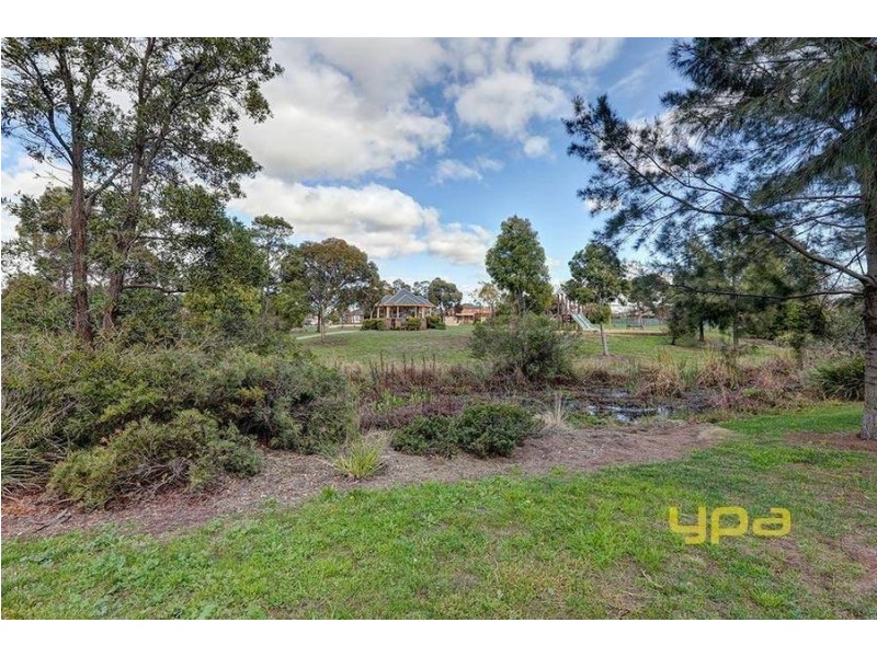 5 Emerald Court, Caroline Springs VIC 3023
