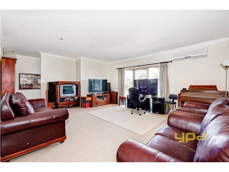 1 Reed Place, Caroline Springs VIC 3023