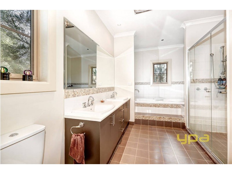 1 Reed Place, Caroline Springs VIC 3023