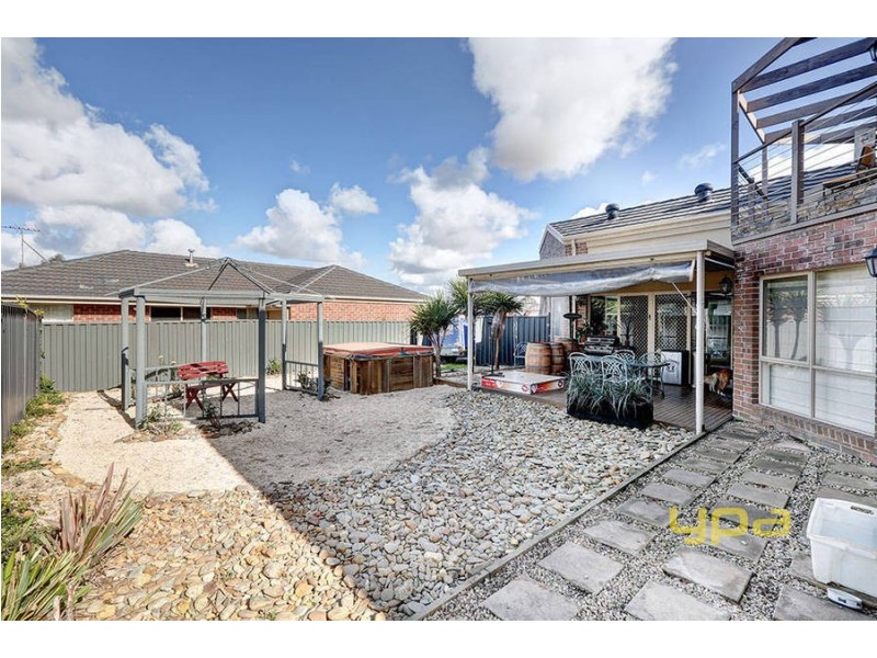 1 Reed Place, Caroline Springs VIC 3023