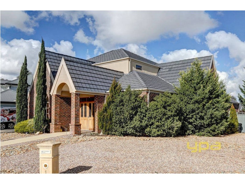 1 Reed Place, Caroline Springs VIC 3023