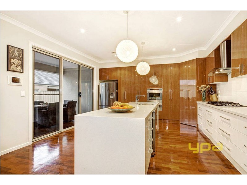 24 Maranoa Grove, Caroline Springs VIC 3023