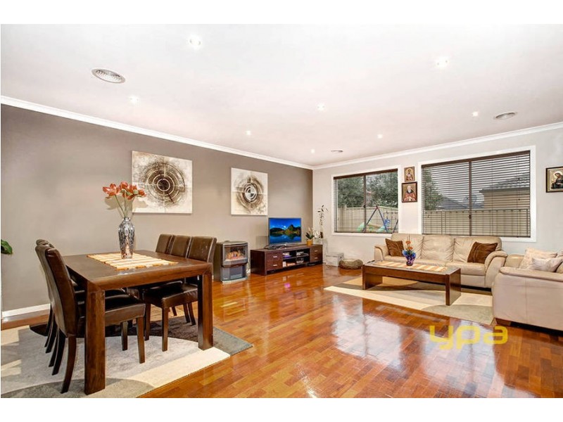 24 Maranoa Grove, Caroline Springs VIC 3023