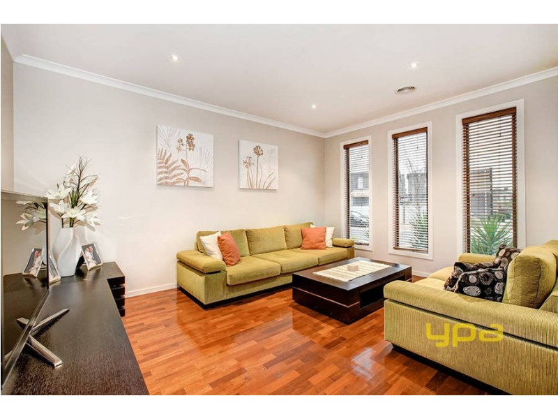 24 Maranoa Grove, Caroline Springs VIC 3023