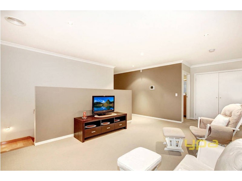 24 Maranoa Grove, Caroline Springs VIC 3023