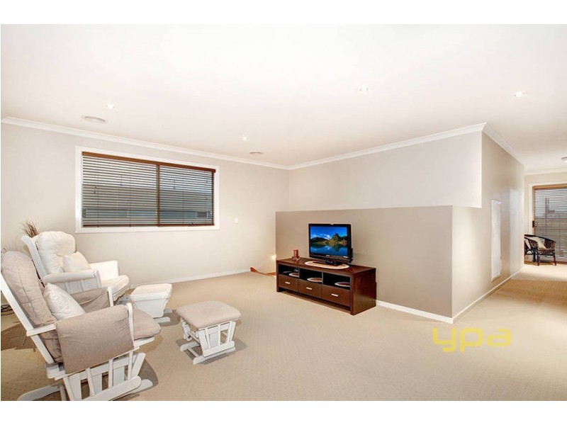 24 Maranoa Grove, Caroline Springs VIC 3023