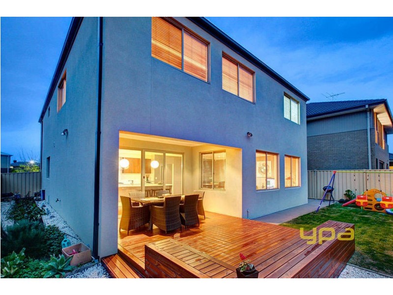 24 Maranoa Grove, Caroline Springs VIC 3023