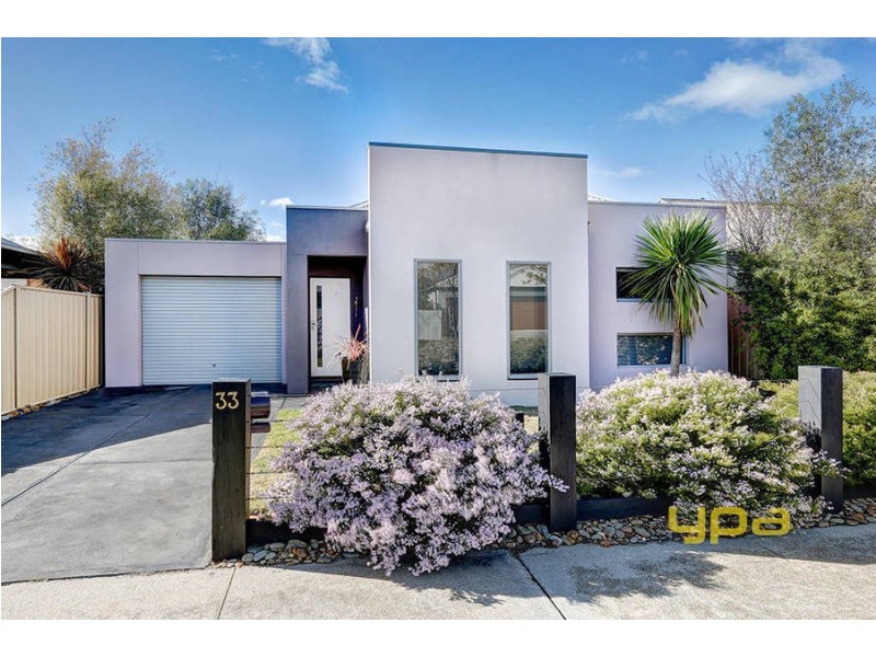 33 Cranwell Square, Caroline Springs VIC 3023