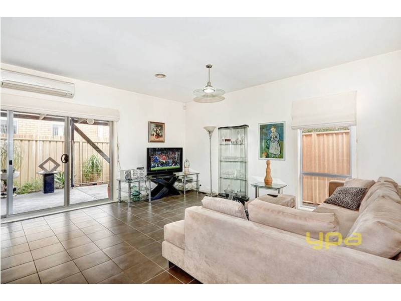 33 Cranwell Square, Caroline Springs VIC 3023