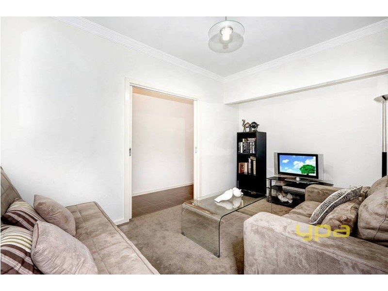 33 Cranwell Square, Caroline Springs VIC 3023