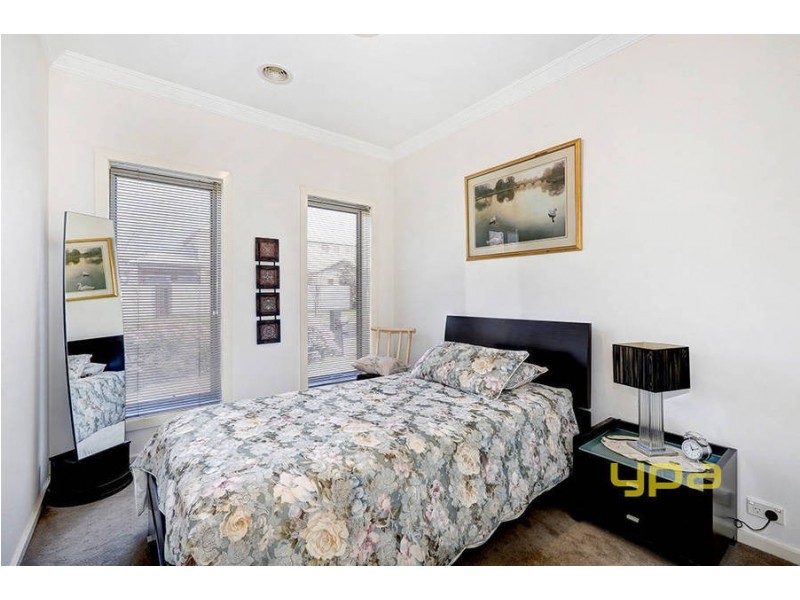 33 Cranwell Square, Caroline Springs VIC 3023