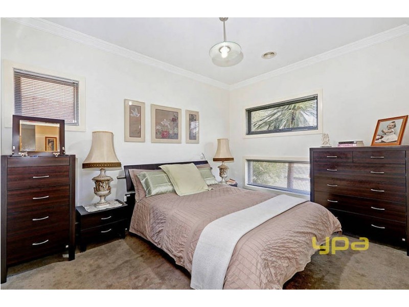 33 Cranwell Square, Caroline Springs VIC 3023