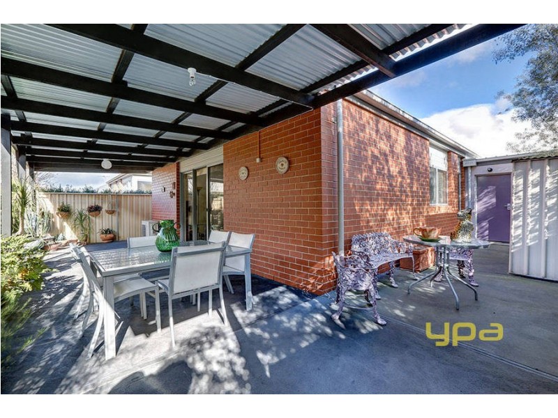 33 Cranwell Square, Caroline Springs VIC 3023