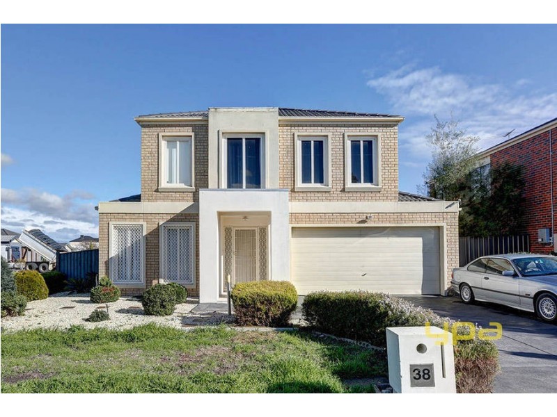38 Dobell Crescent, Caroline Springs VIC 3023
