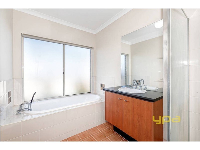 38 Dobell Crescent, Caroline Springs VIC 3023