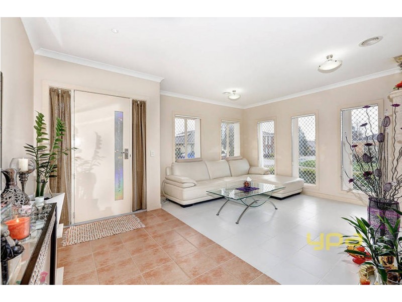 38 Dobell Crescent, Caroline Springs VIC 3023