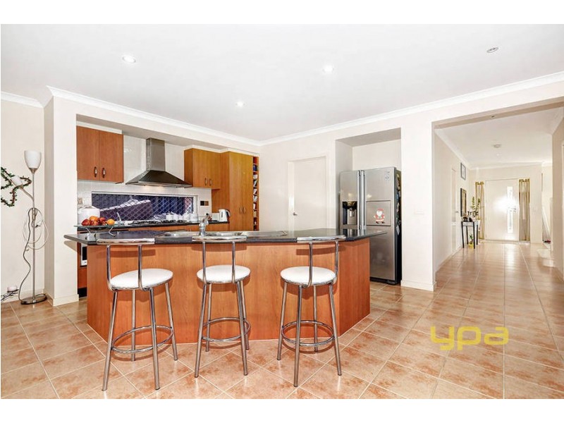 38 Dobell Crescent, Caroline Springs VIC 3023