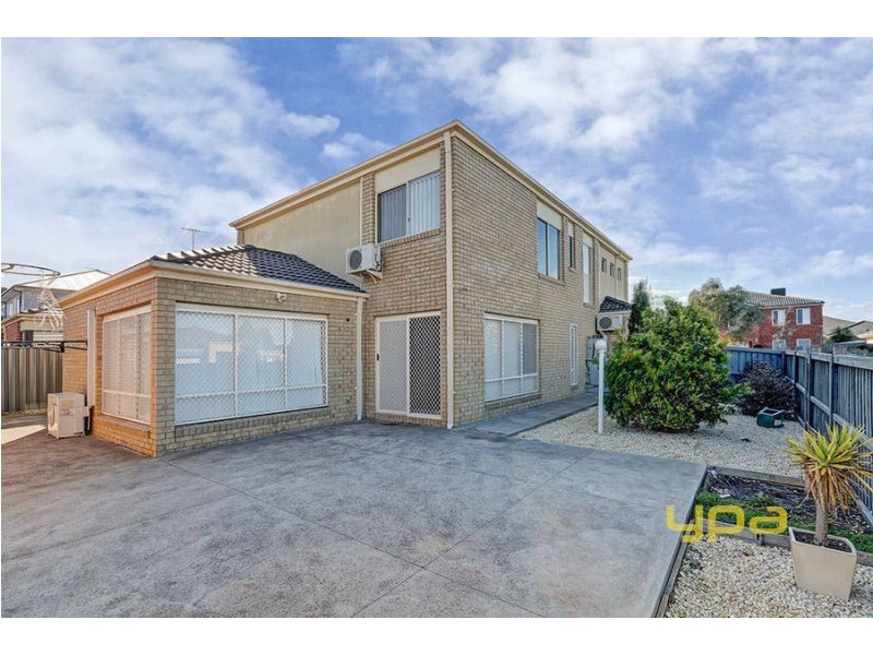 38 Dobell Crescent, Caroline Springs VIC 3023