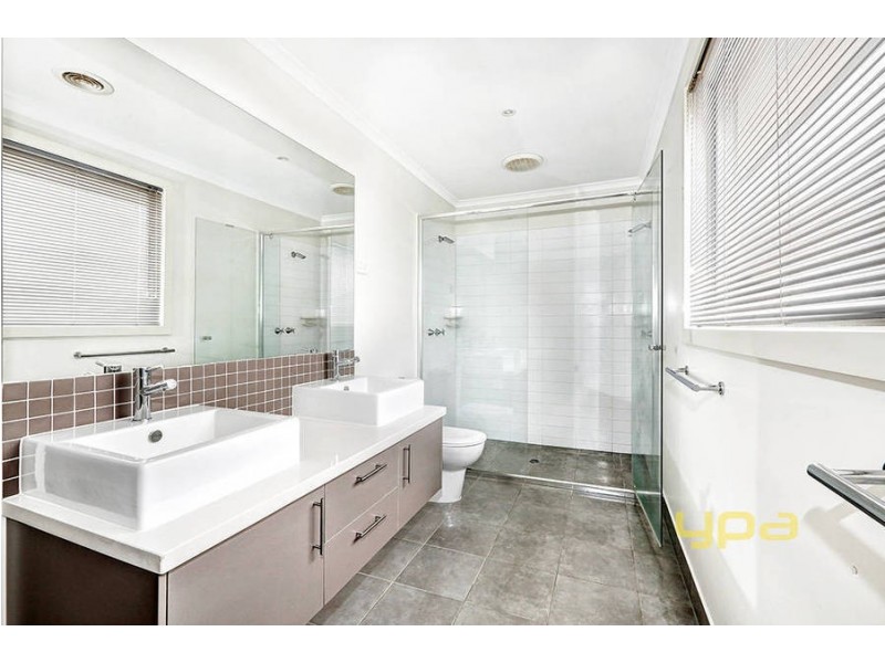 3 Elgar Lane, Caroline Springs VIC 3023