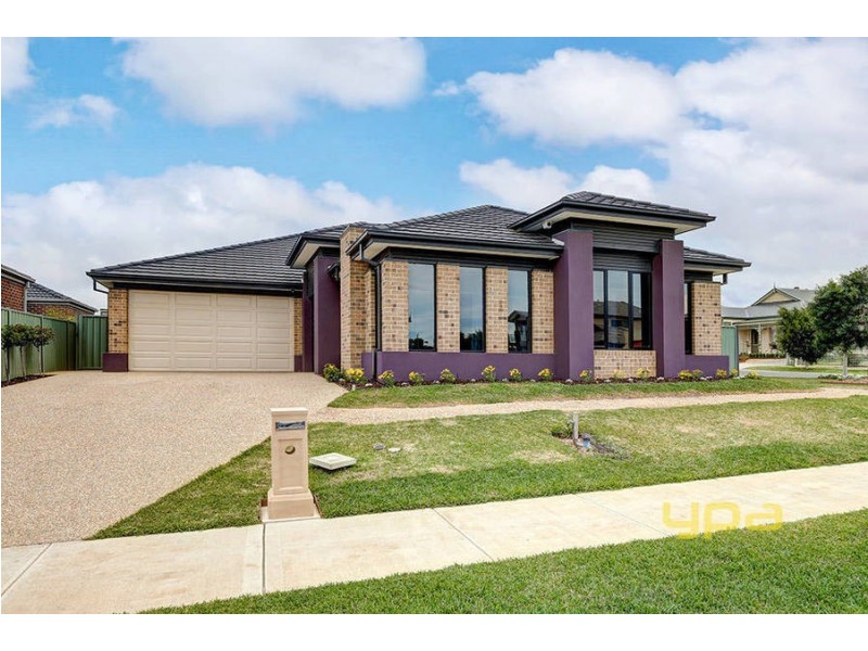 8 Asthima Way, Caroline Springs VIC 3023