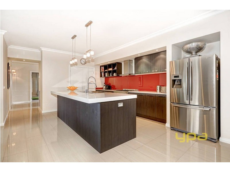 8 Asthima Way, Caroline Springs VIC 3023