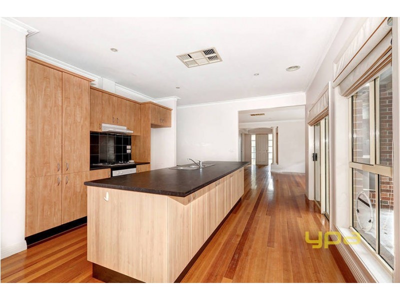 72 Springlake Avenue, Caroline Springs VIC 3023