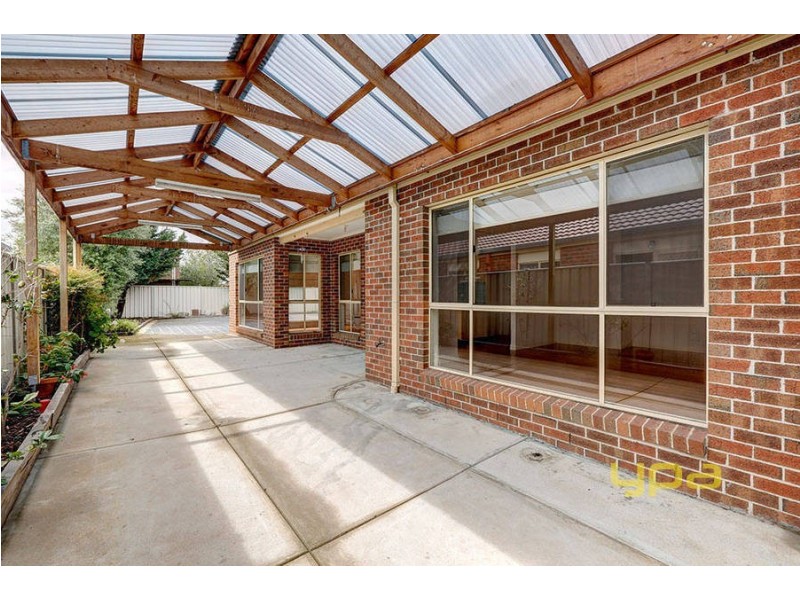 72 Springlake Avenue, Caroline Springs VIC 3023