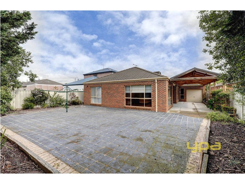 72 Springlake Avenue, Caroline Springs VIC 3023