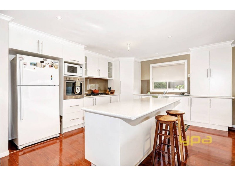 28 Cassan Way, Caroline Springs VIC 3023