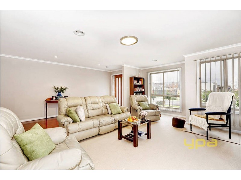 28 Cassan Way, Caroline Springs VIC 3023