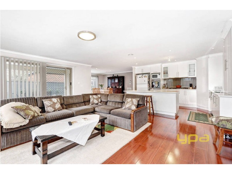 28 Cassan Way, Caroline Springs VIC 3023