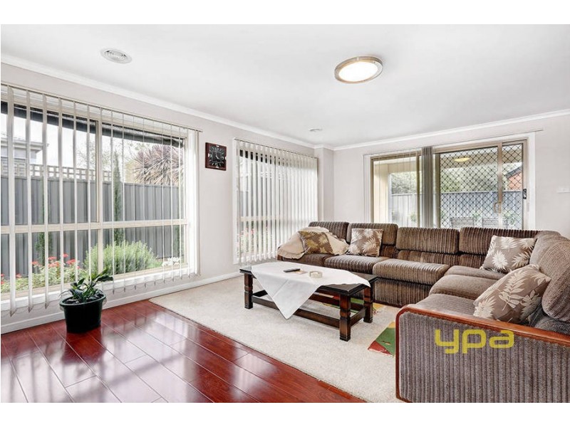 28 Cassan Way, Caroline Springs VIC 3023
