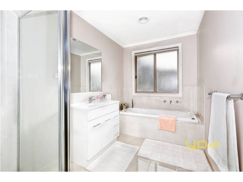 28 Cassan Way, Caroline Springs VIC 3023