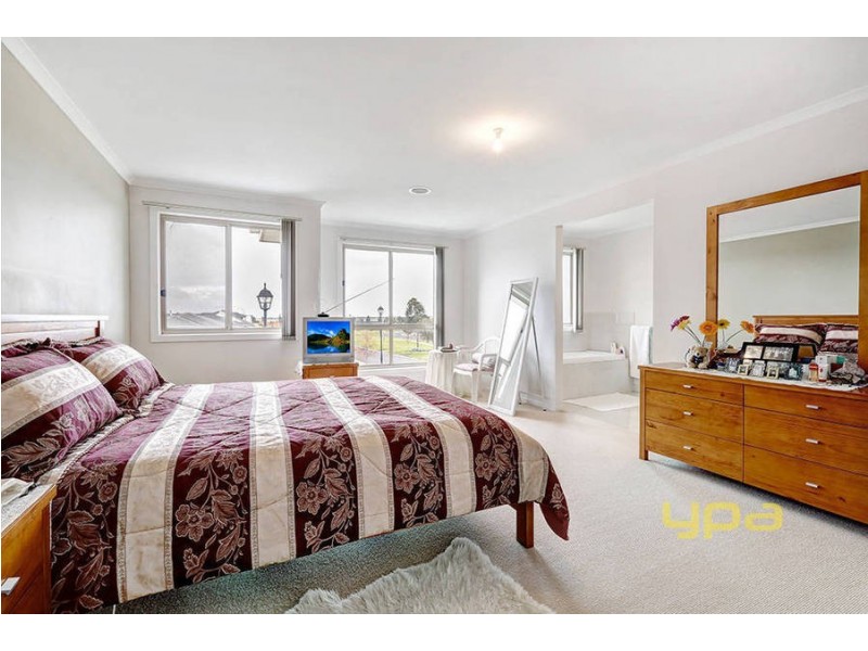 28 Cassan Way, Caroline Springs VIC 3023