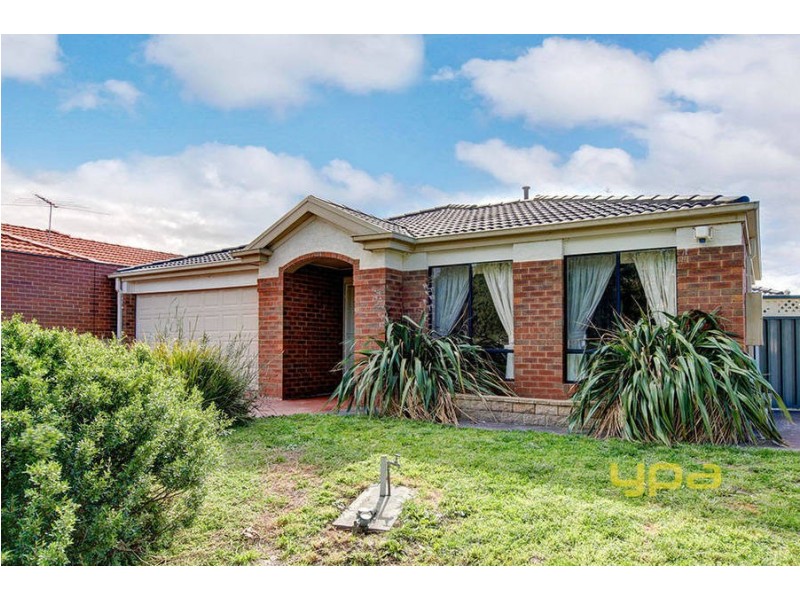 13 Bimbadeen Street, Burnside VIC 3023