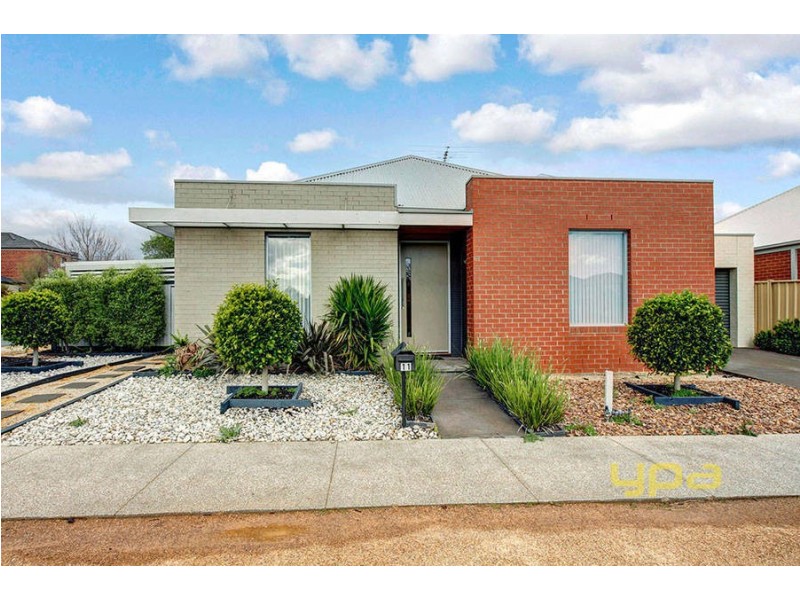 11 Kooyong Way, Caroline Springs VIC 3023