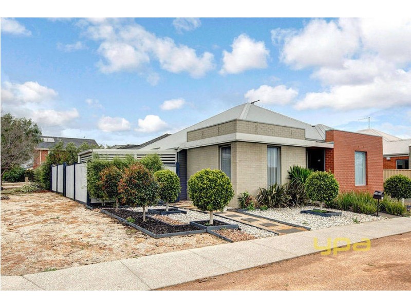 11 Kooyong Way, Caroline Springs VIC 3023