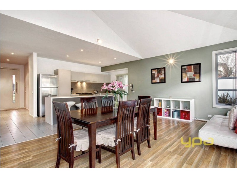 11 Kooyong Way, Caroline Springs VIC 3023