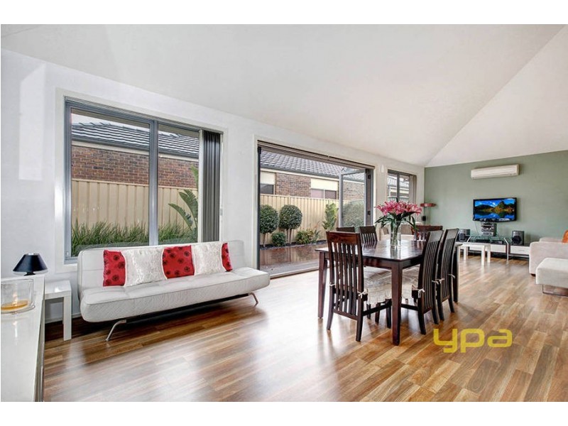 11 Kooyong Way, Caroline Springs VIC 3023