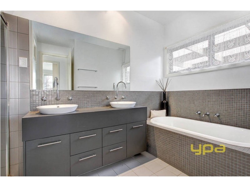 11 Kooyong Way, Caroline Springs VIC 3023