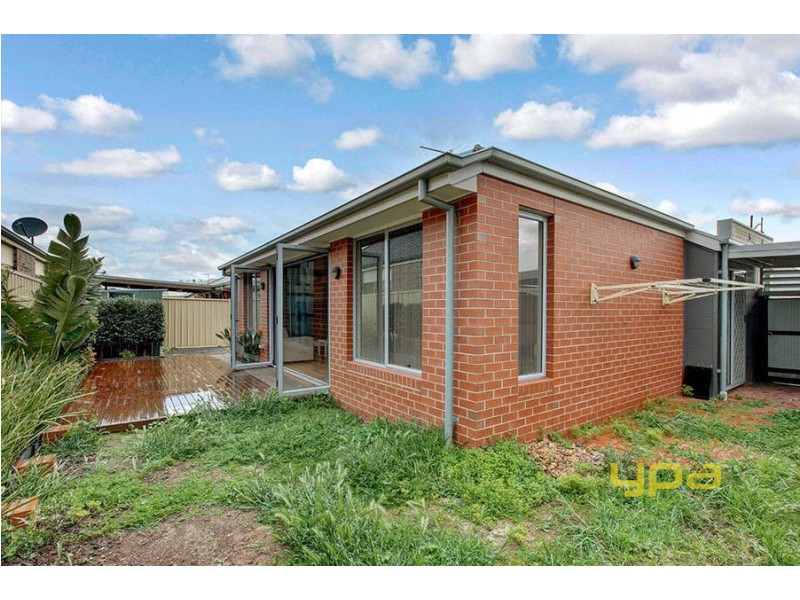 11 Kooyong Way, Caroline Springs VIC 3023