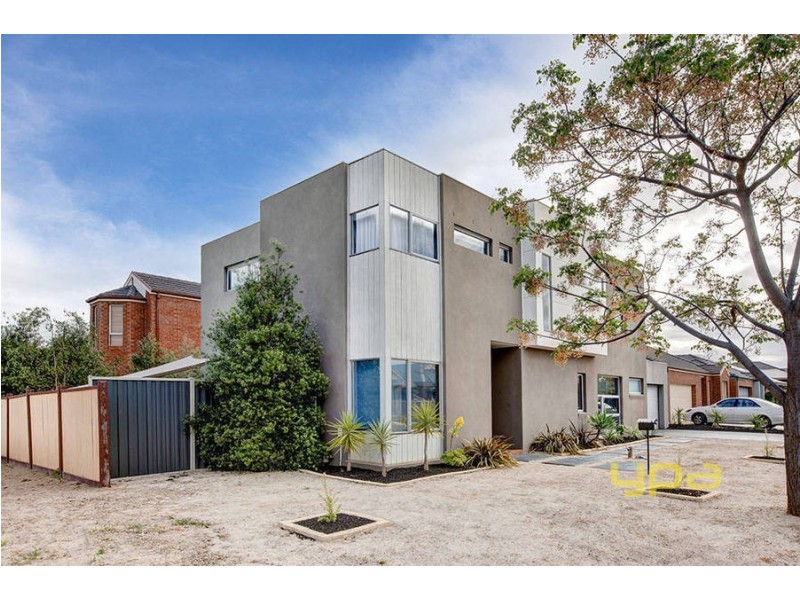44 Edgbaston Parade, Caroline Springs VIC 3023